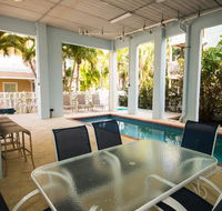 102 6Th St S- Upstairs Home - Accommodation Florida