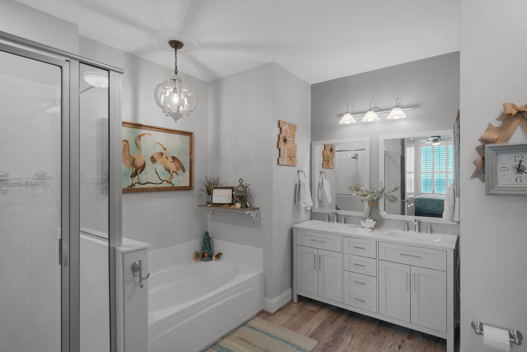 2306 - 1B/2 Bath With Bonus Room. Master Bedroom & Living Room Face The Gulf! - thumb 1