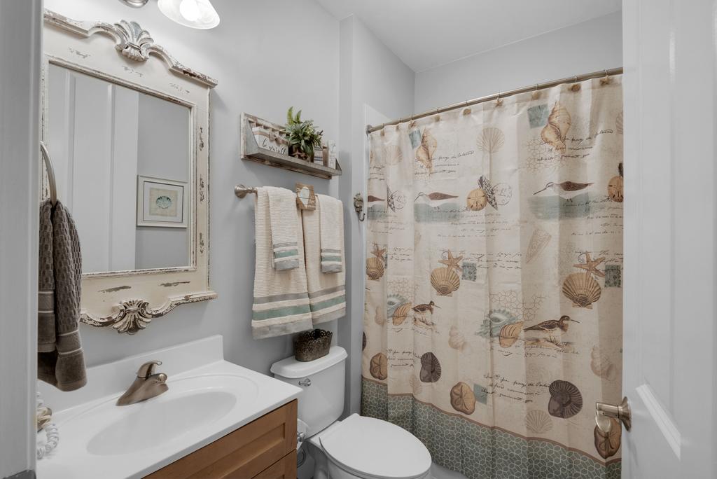 2306 - 1B/2 Bath With Bonus Room. Master Bedroom & Living Room Face The Gulf! - thumb 2