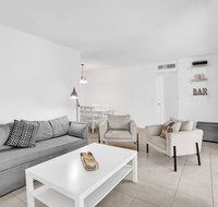 2BR/2Bath w/ Balcony and Outdoor PoolFree Parking - Accommodation Florida