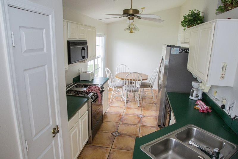 3 Bedroom 2 Bath Pool Home In An Orlando Gated Golf Resort - thumb 3