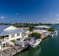 Coral Cottage 2bed/2bath half duplex with dockage  Cabana Club - Accommodation Florida