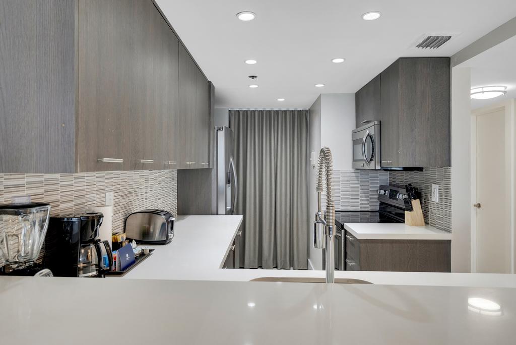 Downtown Miami 1750 Monthly Rental Premium 1BR Waterfront Condo Free Valet Parking - thumb 0
