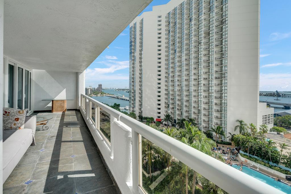 Downtown Miami 1750 Monthly Rental Premium 1BR Waterfront Condo Free Valet Parking - thumb 2