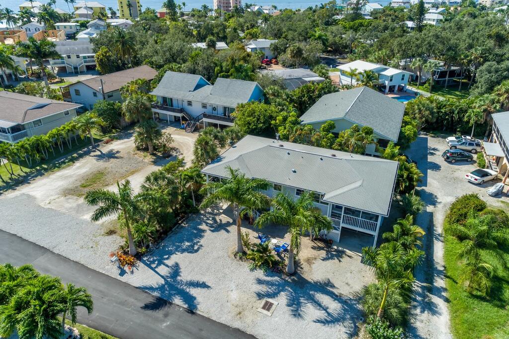 Gorgeous, Fresh Florida, Coastal Renovation Manor, Steps To The Beach! - thumb 1