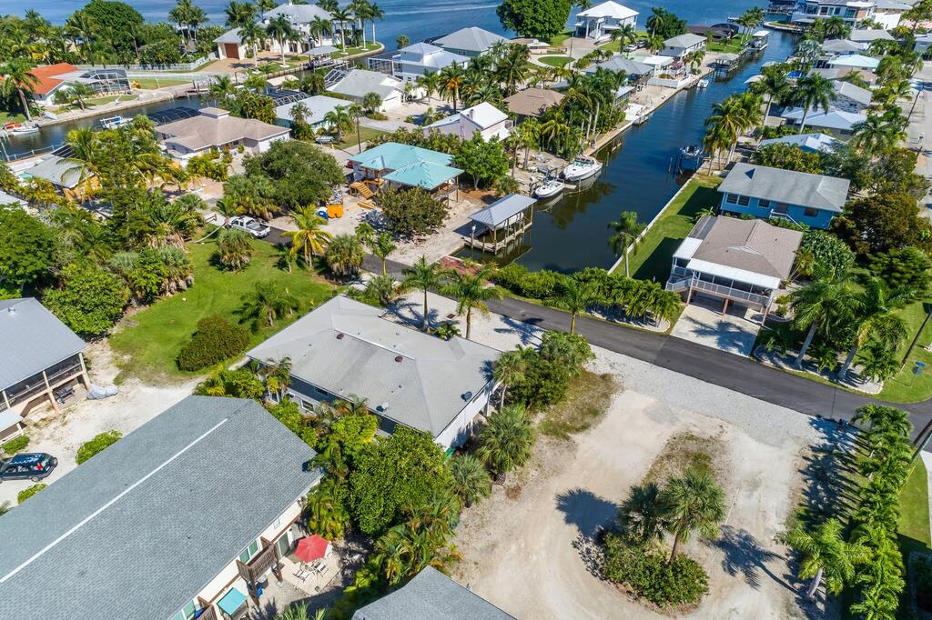 Gorgeous, Fresh Florida, Coastal Renovation Manor, Steps To The Beach! - thumb 2