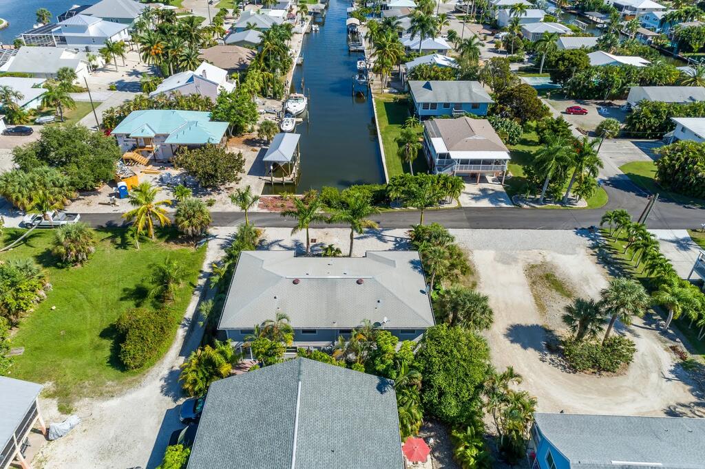 Gorgeous, Fresh Florida, Coastal Renovation Manor, Steps To The Beach! - thumb 3