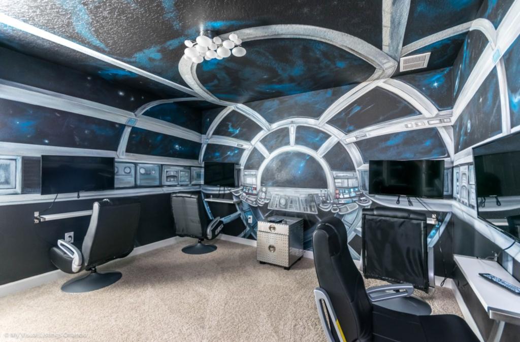 Happy Kids Themed Cinema Room - Champion Gates Water Park Resort - 7 Miles To Disney - thumb 0