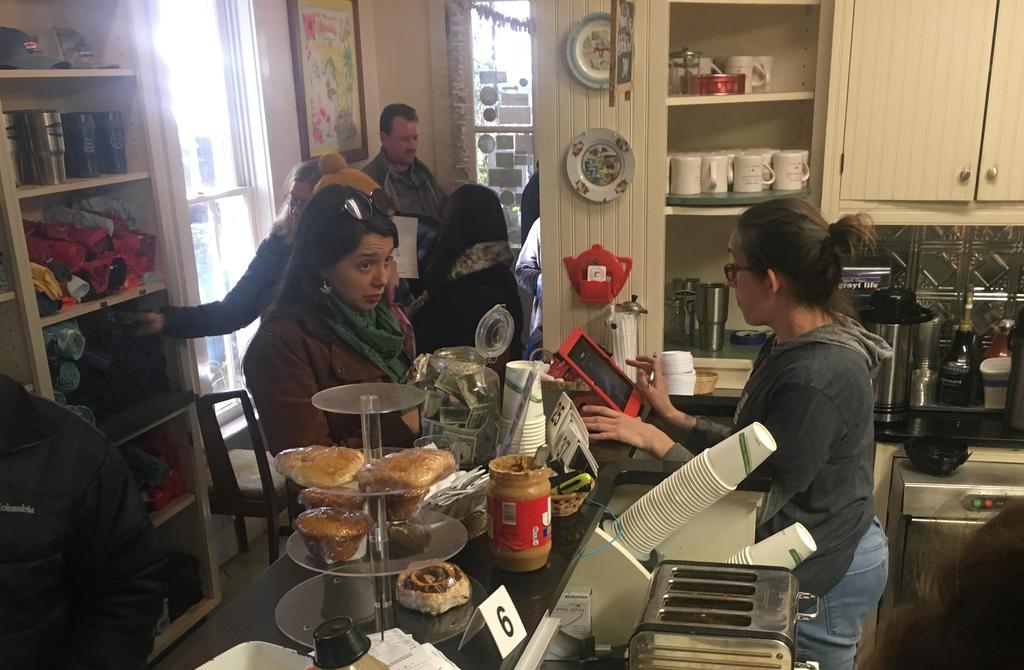 Hibiscus Coffee & Guesthouse - thumb 1