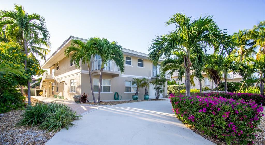 Hook Wine & Sinker 3 Bed 3 Bath With Pool & Jacuzzi - thumb 1