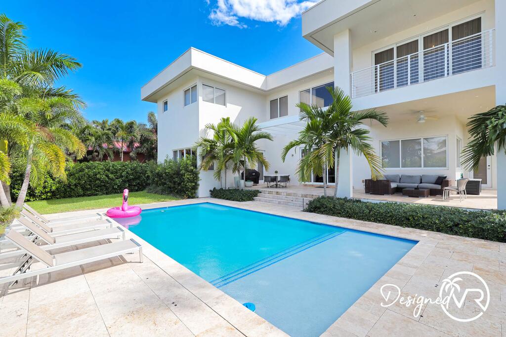 Modern Luxurious Beach Retreat-5 Br With/pool - thumb 0