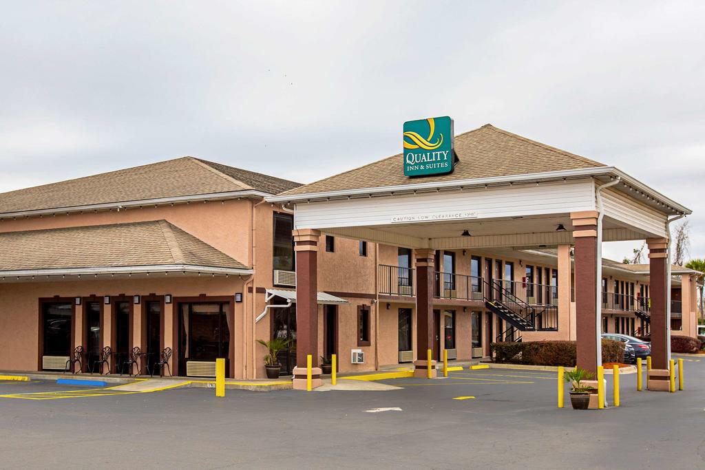 Quality Inn & Suites - thumb 1
