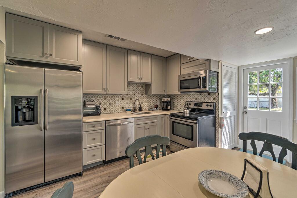 Quiet & Cozy Sarasota House With Yard - Pet Friendly! - thumb 2