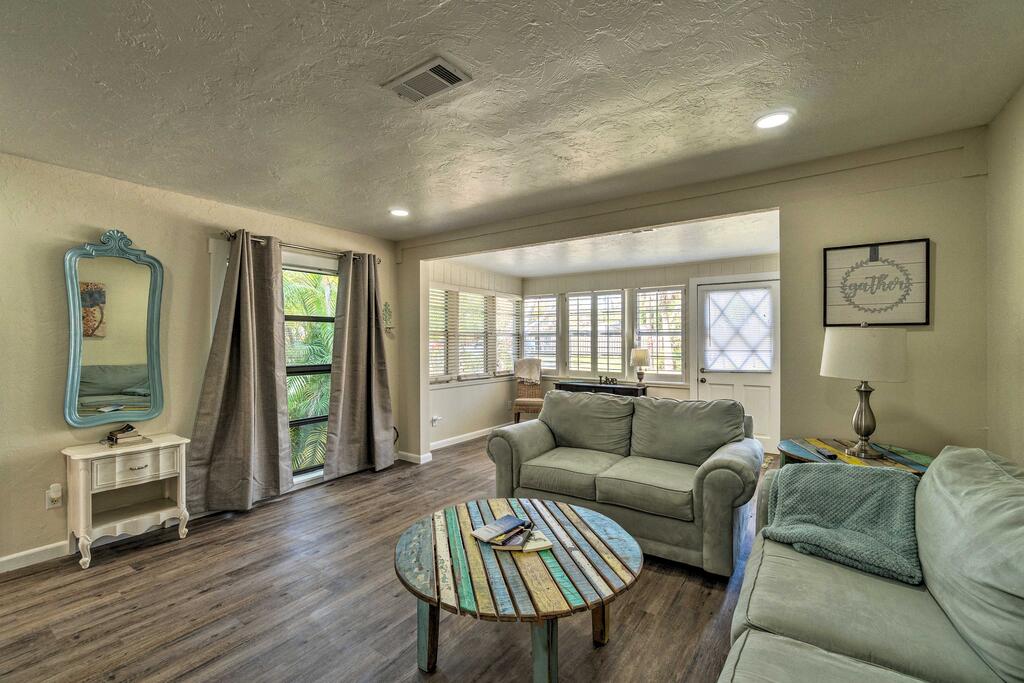 Quiet & Cozy Sarasota House With Yard - Pet Friendly! - thumb 0