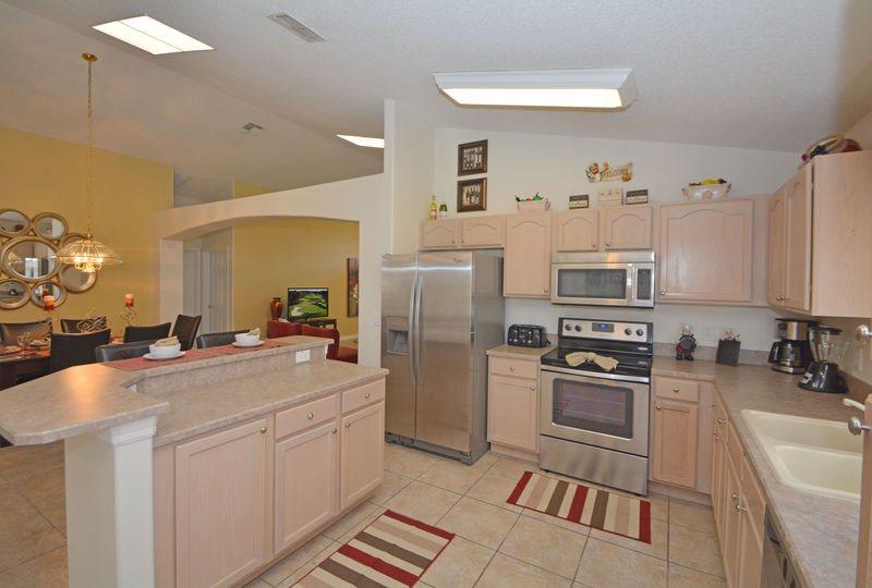 Stunning 5 Bed Pool Home In Indian Creek Kissimmee FL - thumb 2