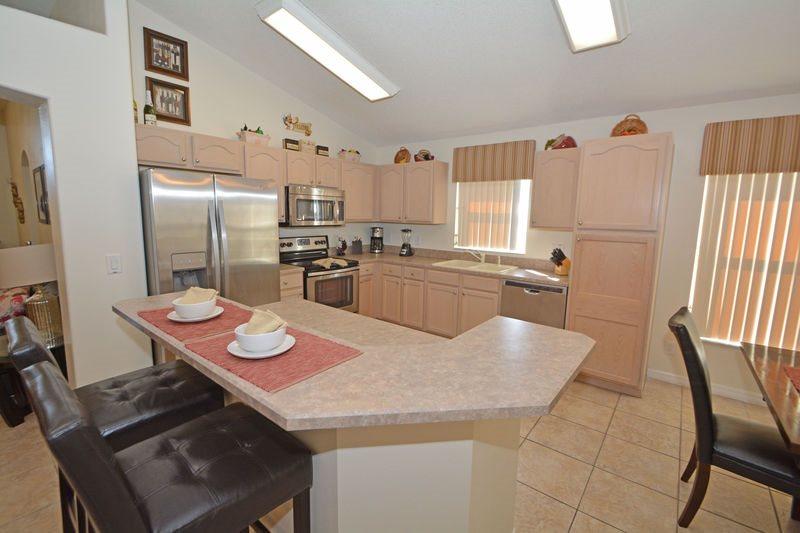 Stunning 5 Bed Pool Home In Indian Creek Kissimmee FL - thumb 3