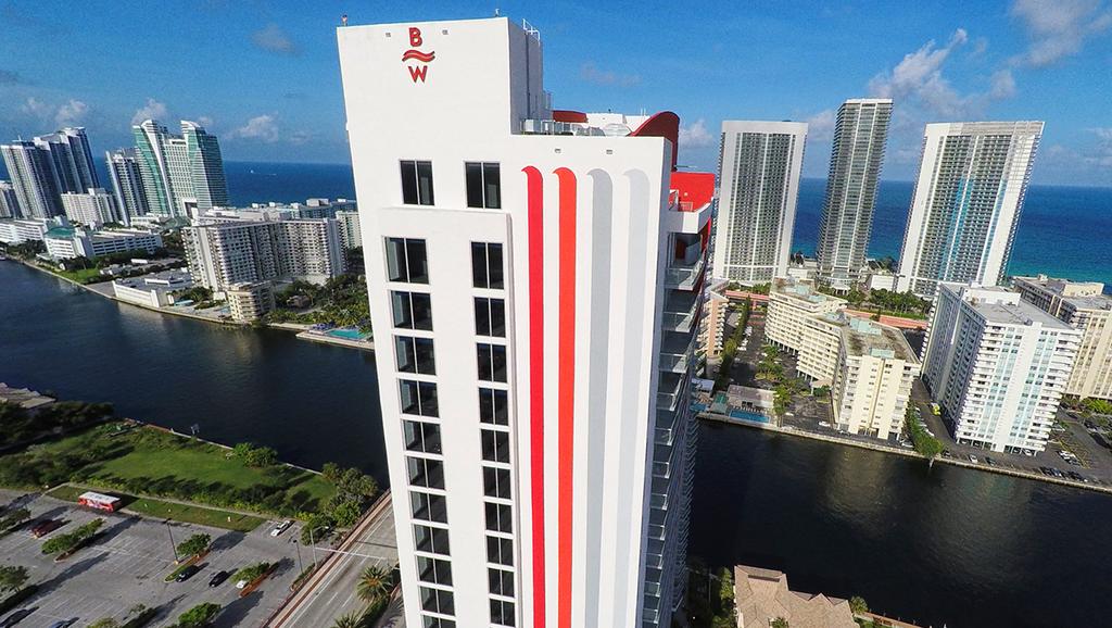 Three-Bedroom Beachwalk Resort Apartment - thumb 1