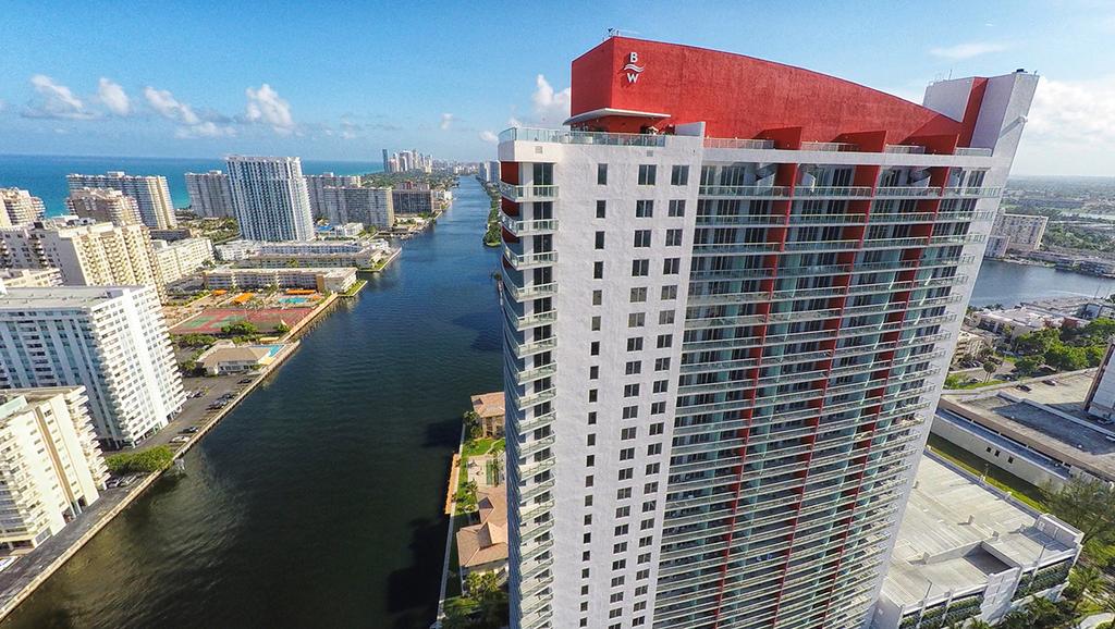 Three-Bedroom Beachwalk Resort Apartment - thumb 3