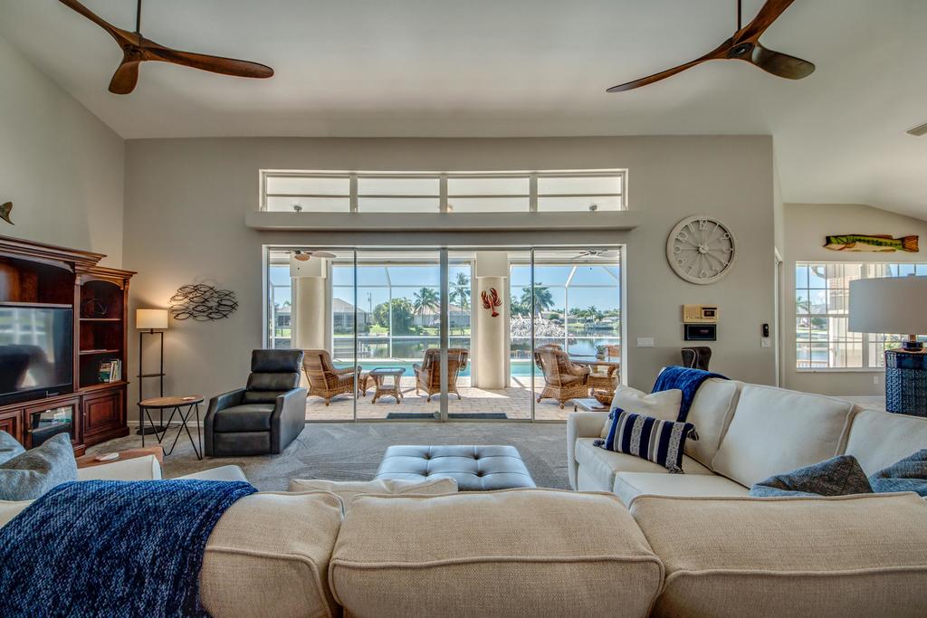 Villa Salty Shoreline, Cape Coral - thumb 1