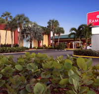 Ramada by Wyndham Naples - Accommodation Florida
