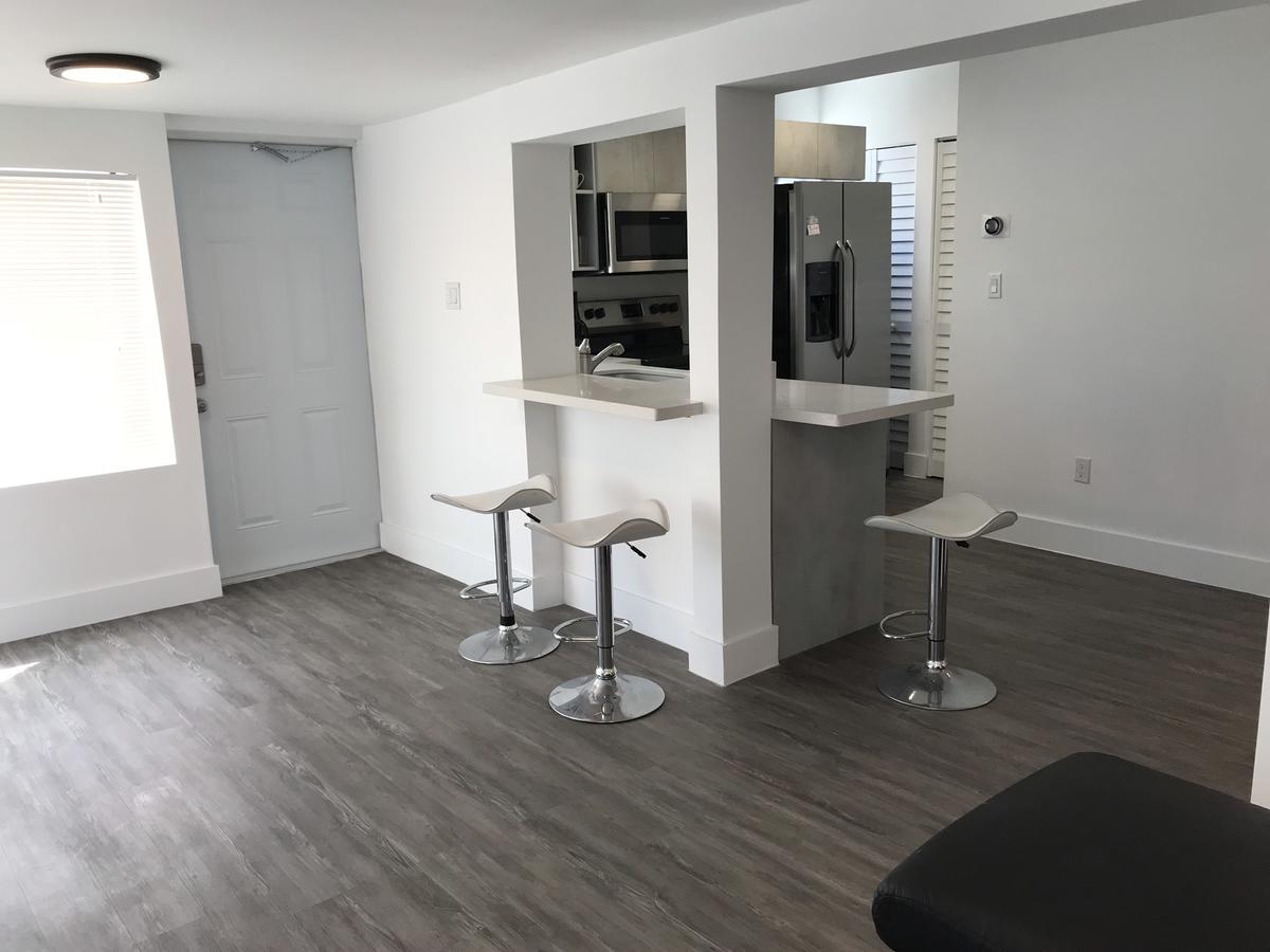 Nice Cottages Near FIU - thumb 15