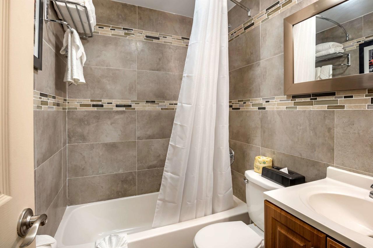 Rodeway Inn - thumb 1