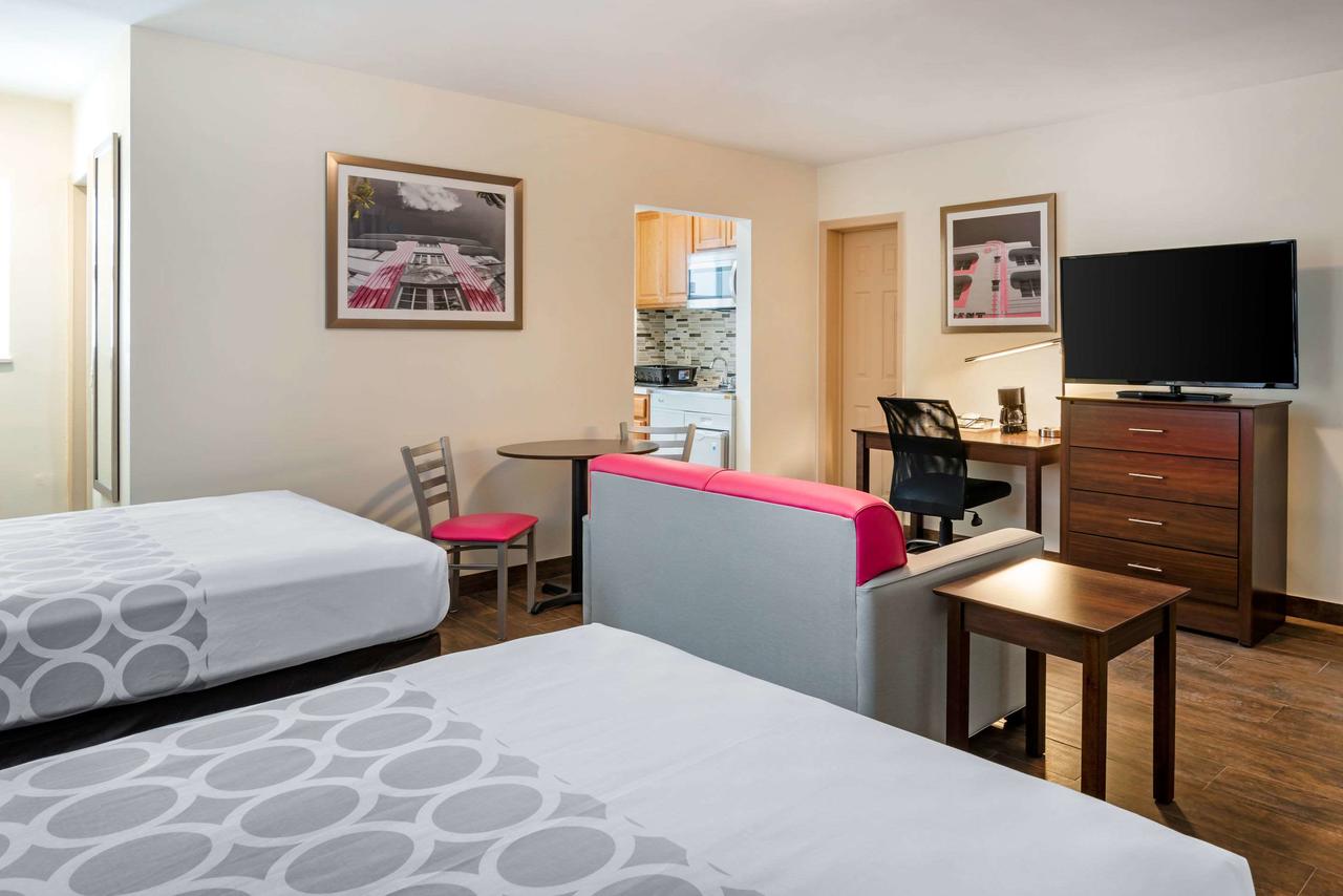 Rodeway Inn - thumb 11