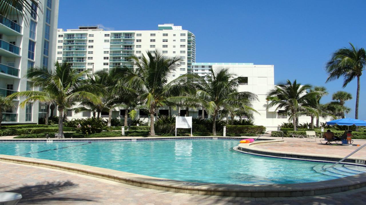 2 Bedrooms Apartment On The Beach - thumb 14