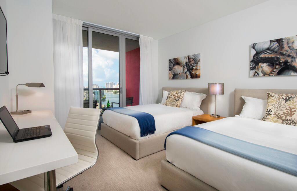 Stunning 2 Bedroom Bay Front Apt W/ Breathless View 1909 - thumb 2