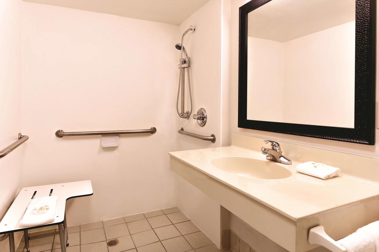 La Quinta Inn By Wyndham Miami Airport North - thumb 31