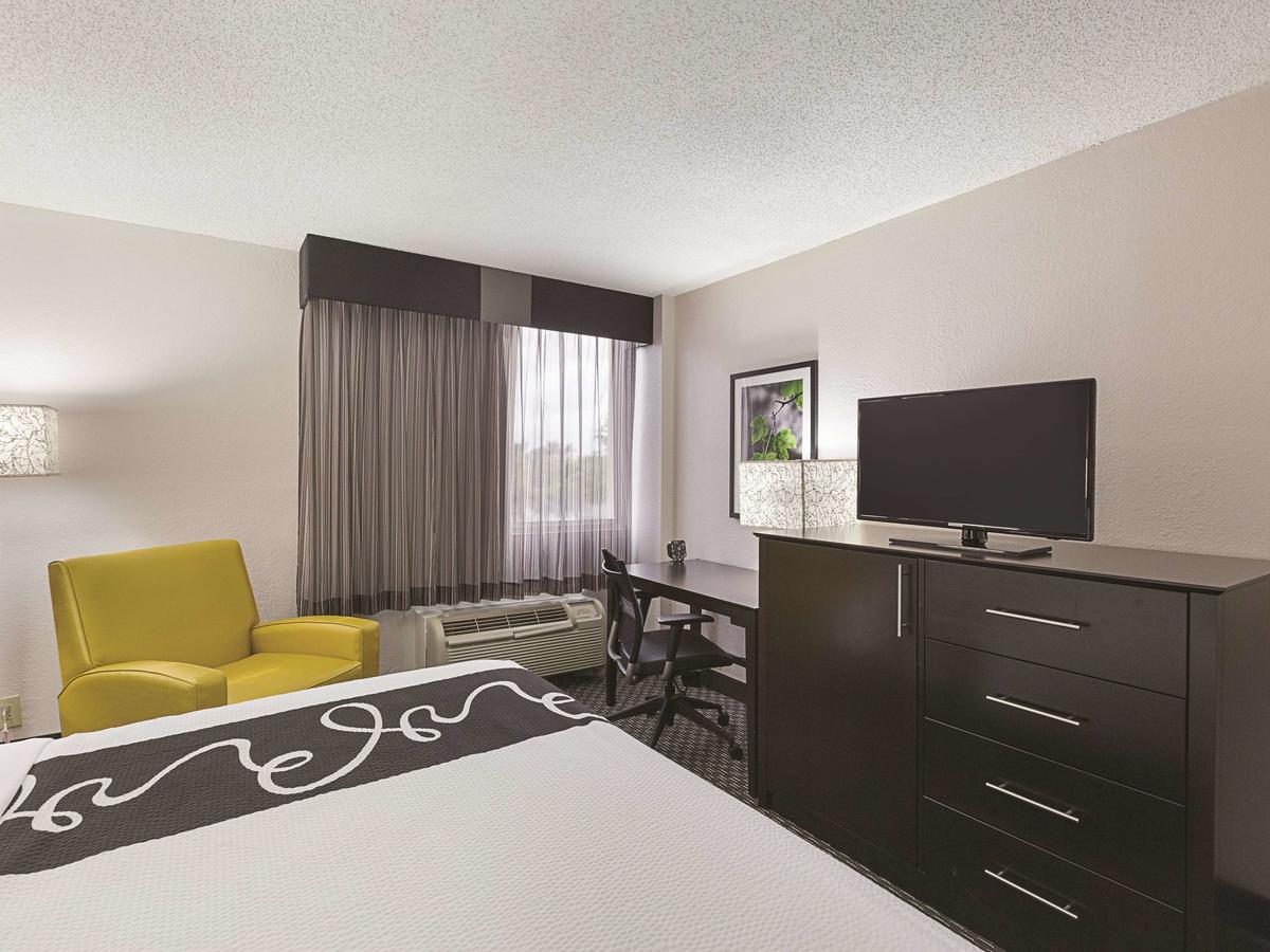 La Quinta Inn By Wyndham Miami Airport North - thumb 6