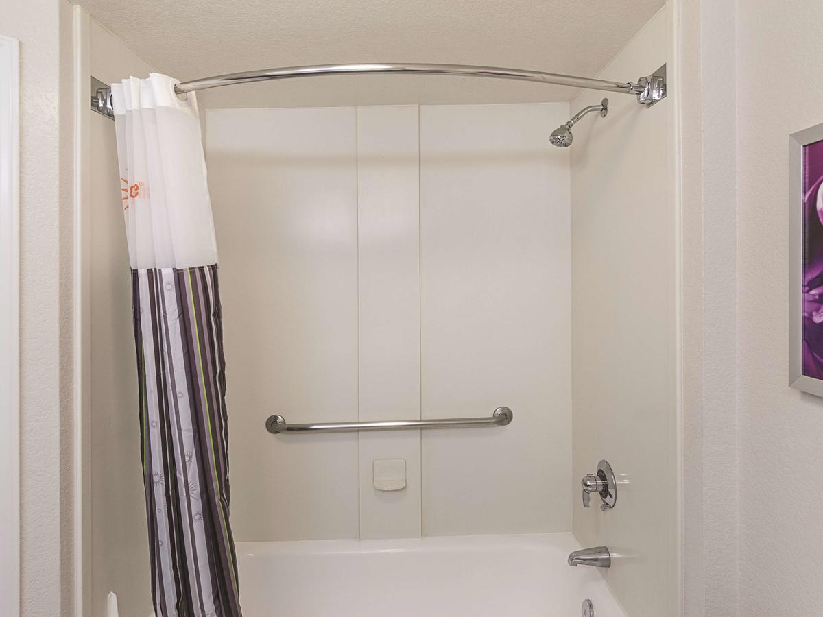 La Quinta Inn By Wyndham Miami Airport North - thumb 23