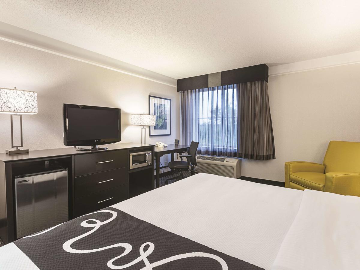 La Quinta Inn By Wyndham Miami Airport North - thumb 20