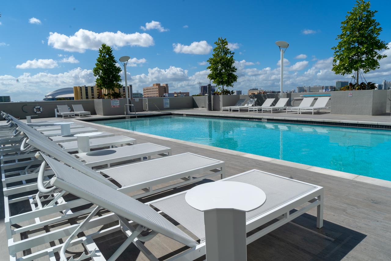 Outpost Miami Apartment Rentals With Heated Pool - thumb 9