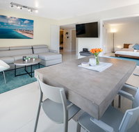 Prime location only steps to beach  FREE parking - Accommodation Florida