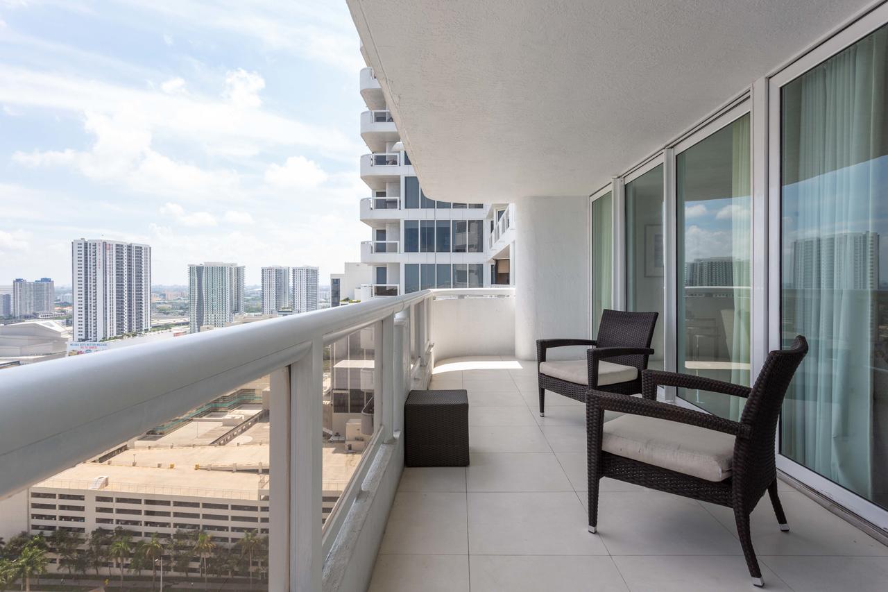 Bay Overlooking Condo With Balcony - thumb 22