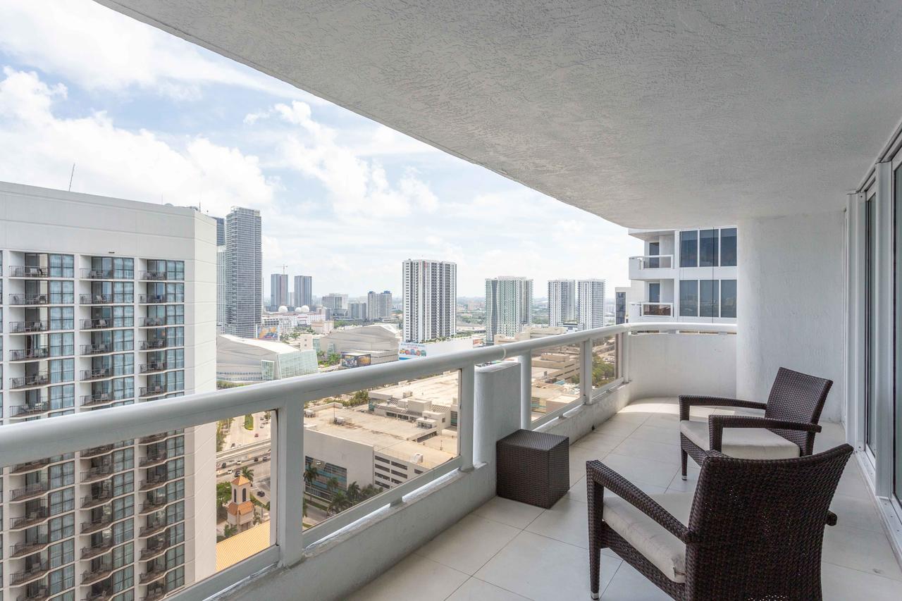 Bay Overlooking Condo With Balcony - thumb 27