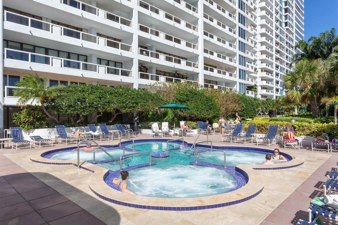 Bay Overlooking Condo With Balcony - thumb 37