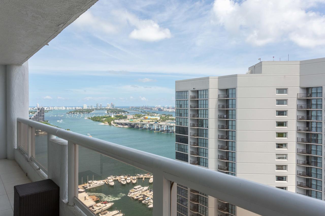 Bay Overlooking Condo With Balcony - thumb 25