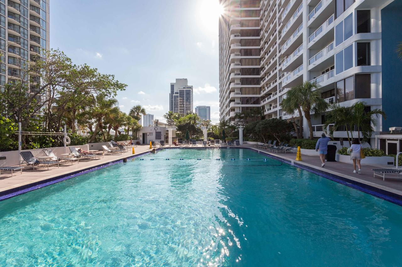 Bay Overlooking Condo With Balcony - thumb 38