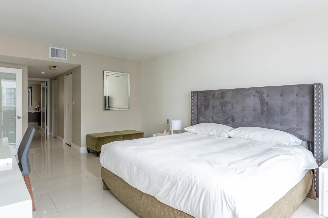 Bay Overlooking Condo With Balcony - thumb 15