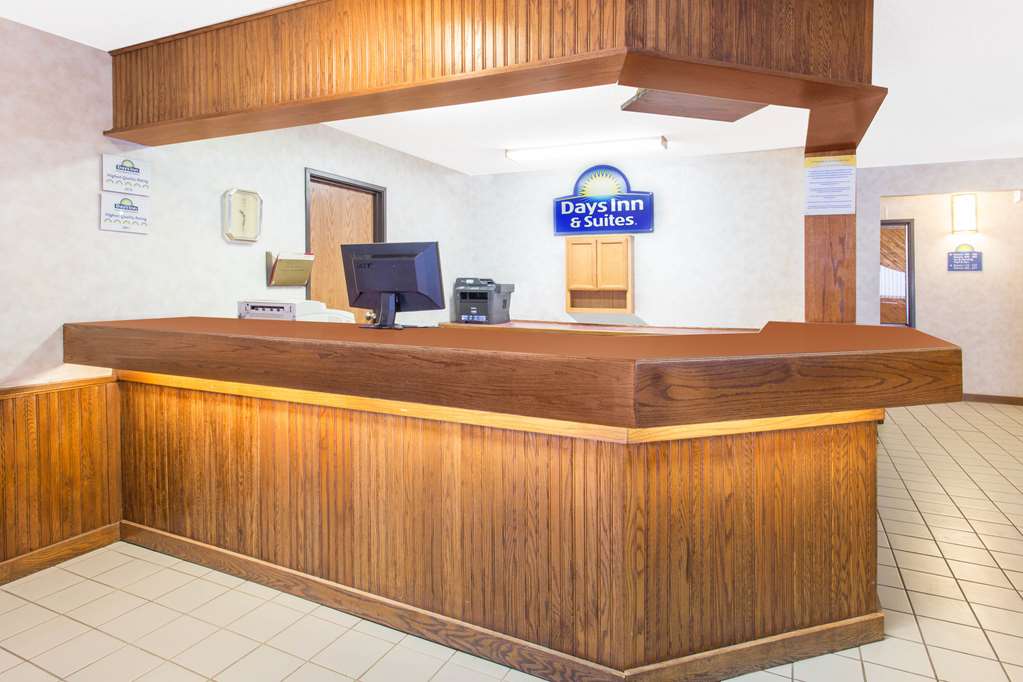 Days Inn & Suites Davenport East - thumb 2